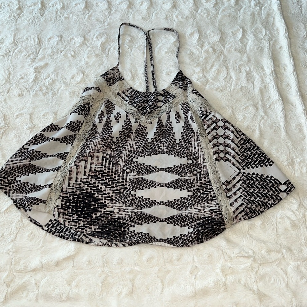 Lace Detailed Tank Top - Picture 1 of 2